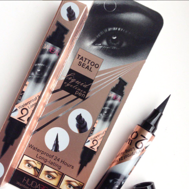 Оптом Підводка водостійка двостороння зі штампиком HB TATTOO SEAL LIQUID EYELINER PEN - 5 г